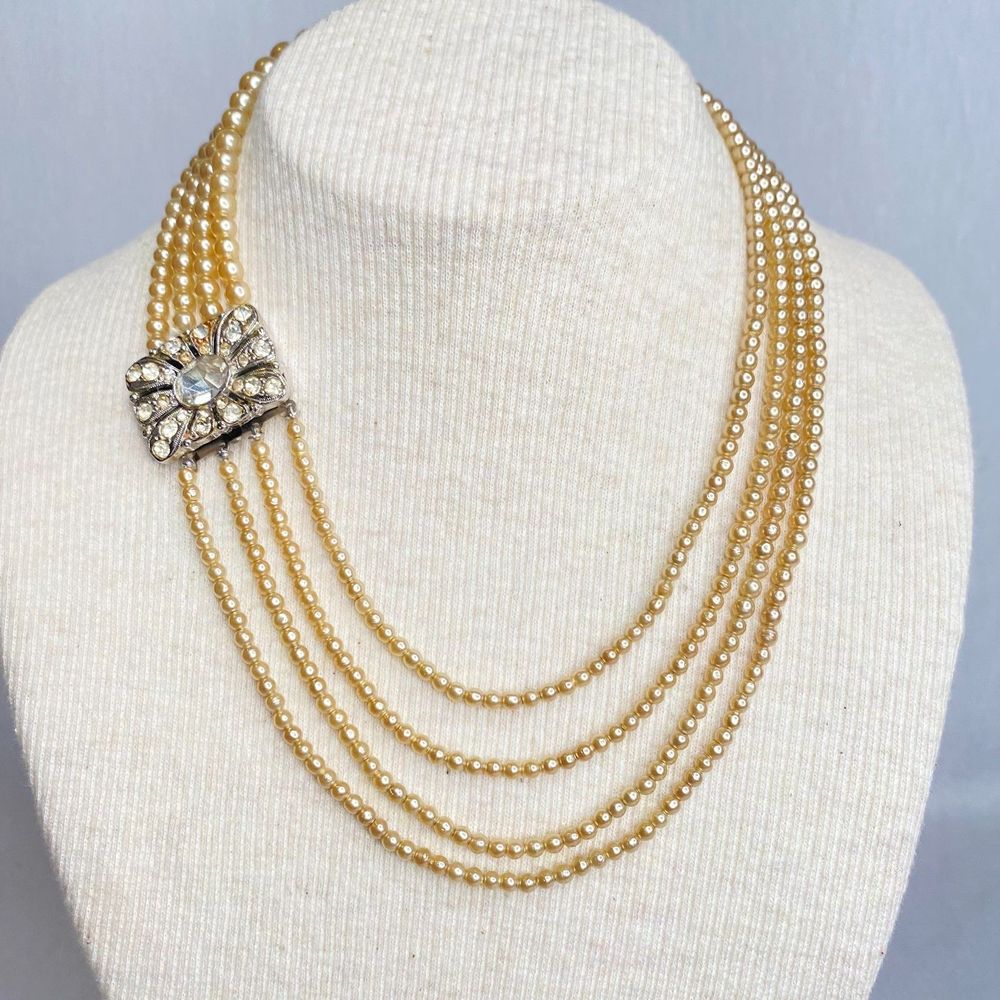 💎Layered Graduated Necklace Pearlesque Beads With Clear Rhinestones Clasp